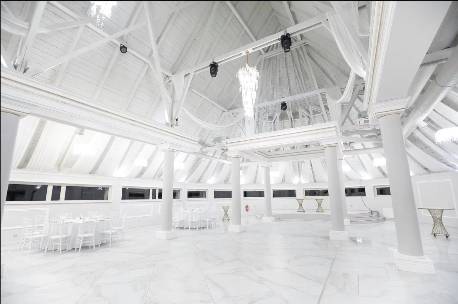 Головна зала Vivant Hall